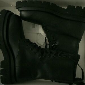 RARE $2200 BOTTEGA VENETA SHOES WITH RECEIPT